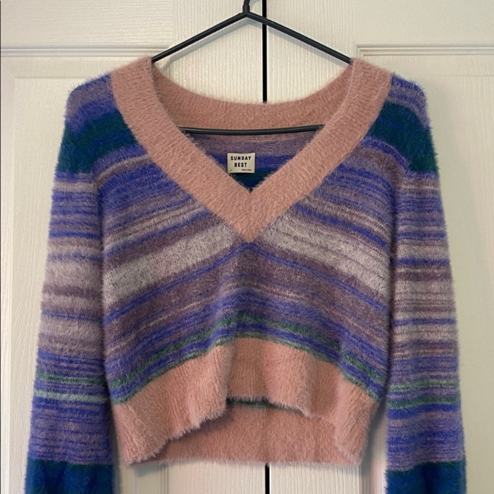 Sunday Best | Aritzia Cropped V-Neck Sweater